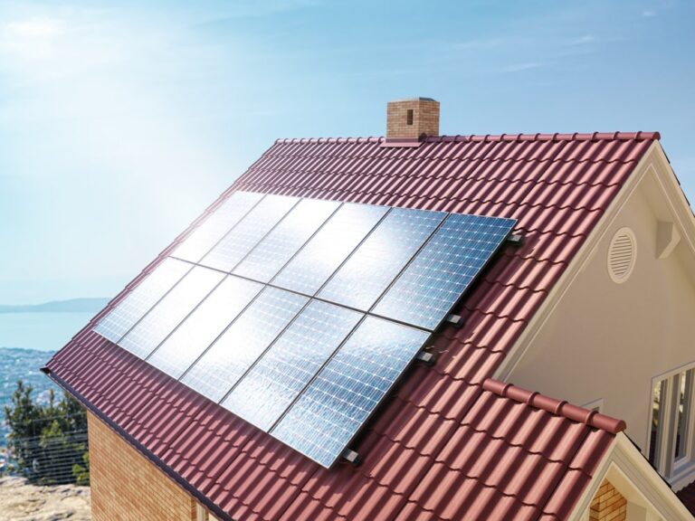 How Are Solar Panels Mounted on a Roof: Process and Types